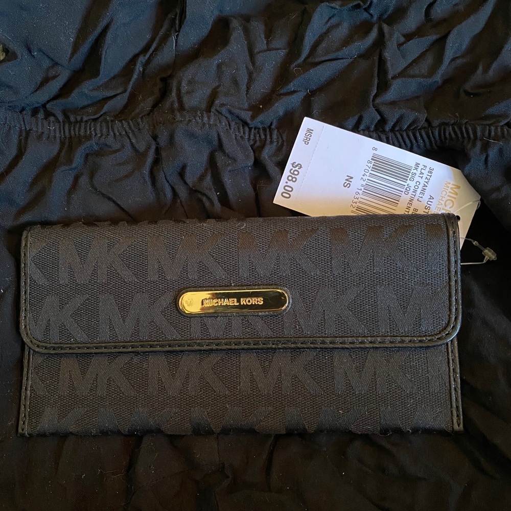 Black Michael Kors slim wallet